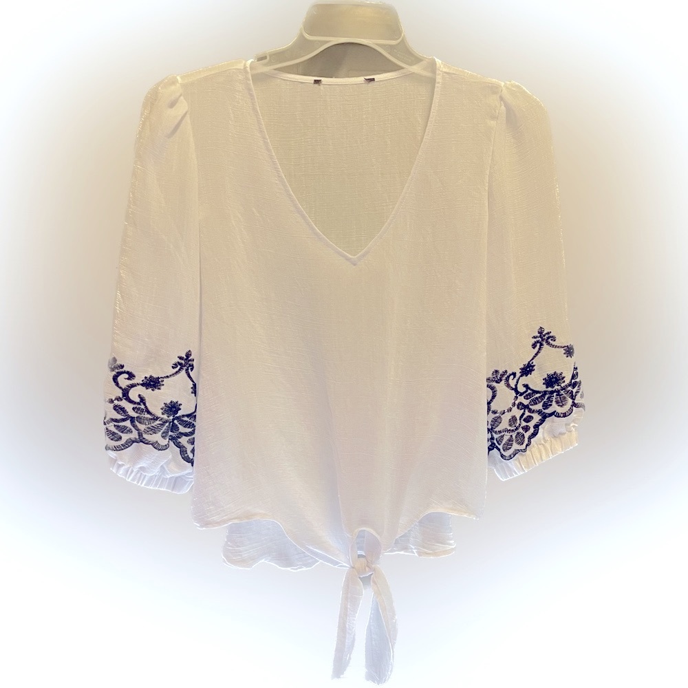 Embroidered 3/4 Sleeve V-neck Super Cute Tie Front Blouse 100% Cotton size Large